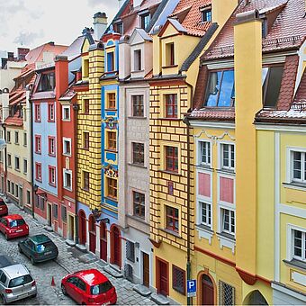 Façades colorées en Pologne, peintes avec les peintures minérales KEIM.